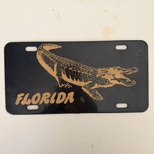 Vintage Florida Alligator Novelty License Plate Plastic Black And Gold